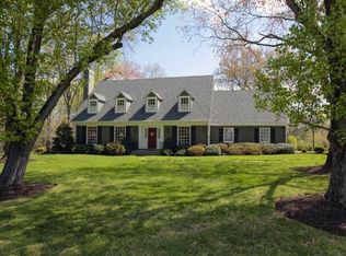 10001 Carmelita Dr, Potomac, MD 20854