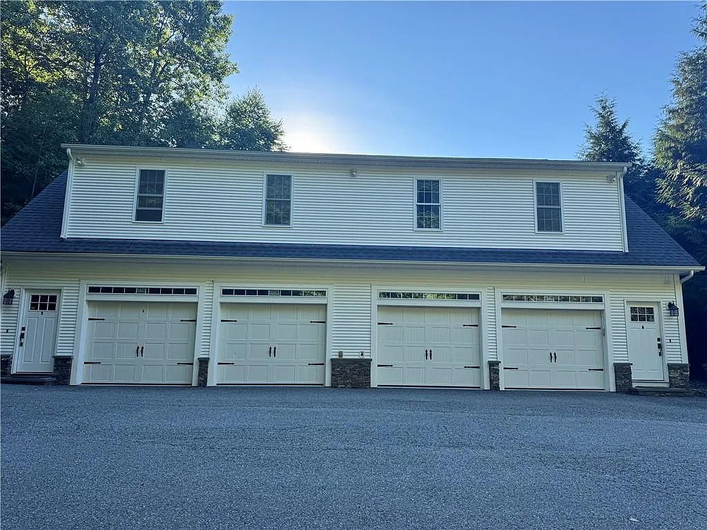 11 Old Greenville Rd — Photo 2