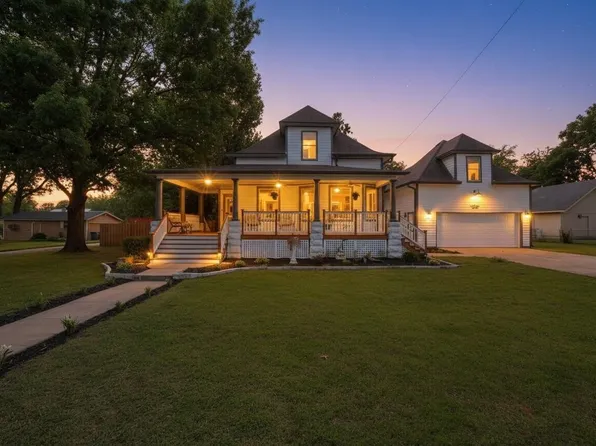 908 SE 3rd St, Wagoner, OK 74467