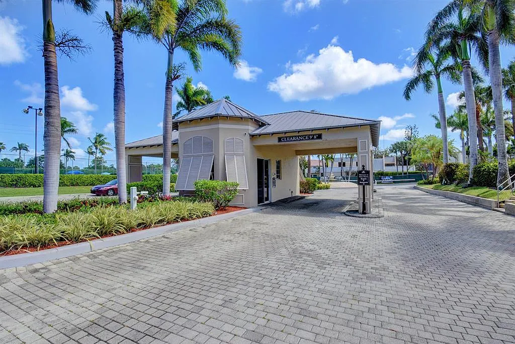 2 bed, 2.0 bath, 1095 sqft, $2,300 — Photo 3
