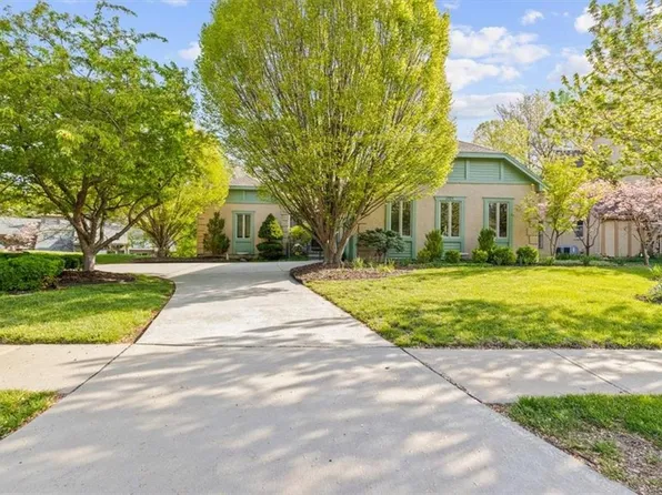 11725 Gillette St, Overland Park, KS 66210