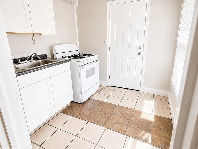 1940 Haynie Dr #6 — Photo 1