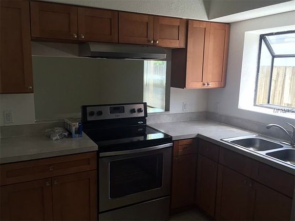 4th image of 9821 Carmel Park Dr