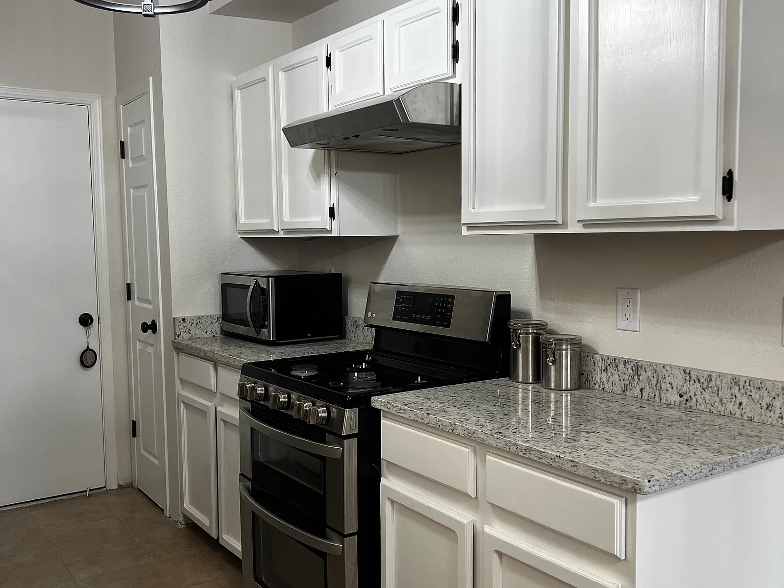 3 bed, 984 sqft, $1,800 — Photo 4