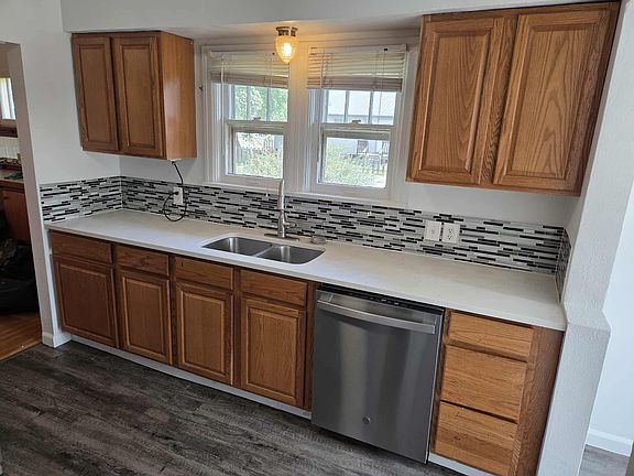 4th image of 8422 E Alki Ave #A