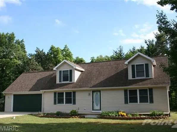 725 Point O Woods Dr, Benton Harbor, MI 49022