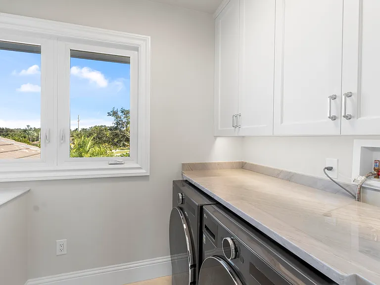 526 Point Ln — Photo 44