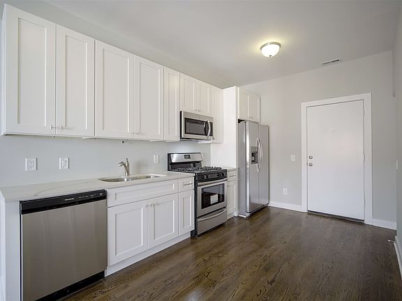2122 N Springfield #2 2BR Kitchen