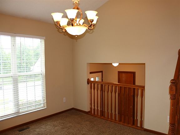 2nd image of 1560 Valley Dr