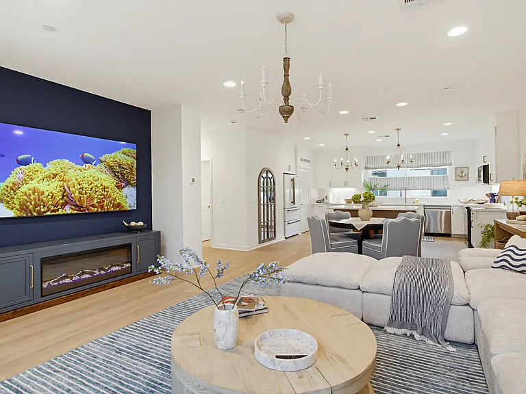 2528 Delphinium Ln — Photo 17