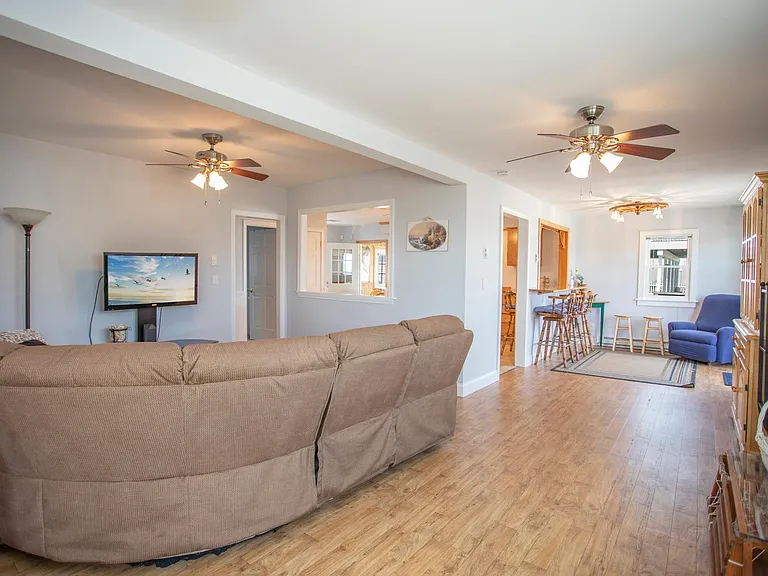455 Seaside Ave — Photo 8