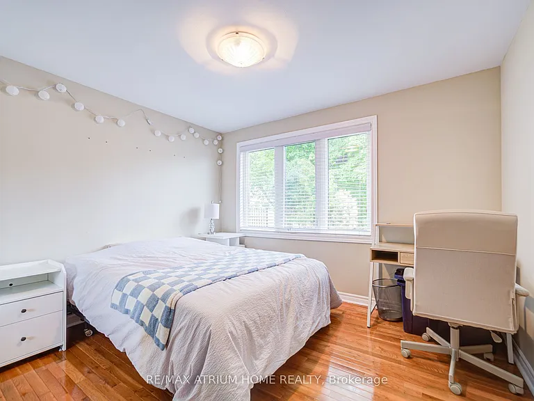 134 Fairglen Ave — Photo 25