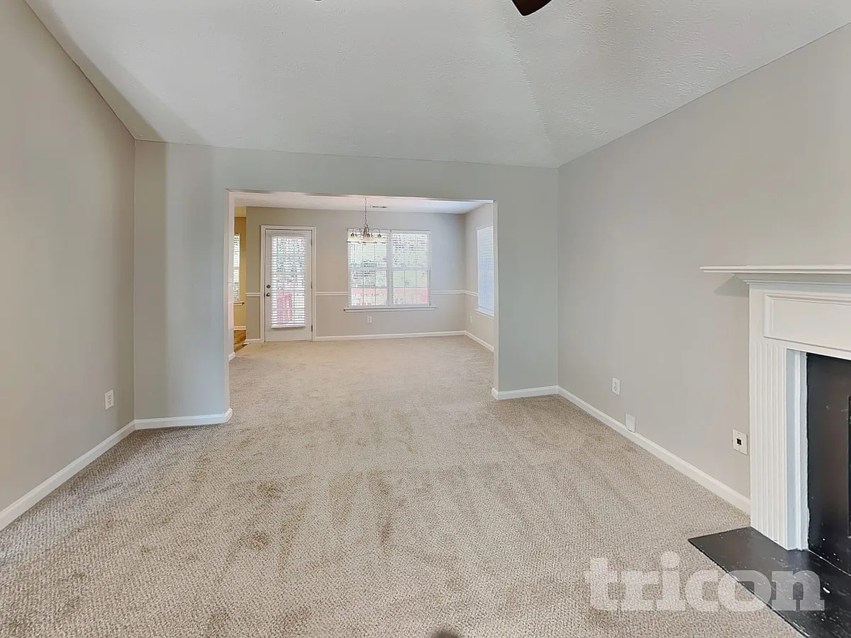 Building Photo - 1420 Buckingham Pl