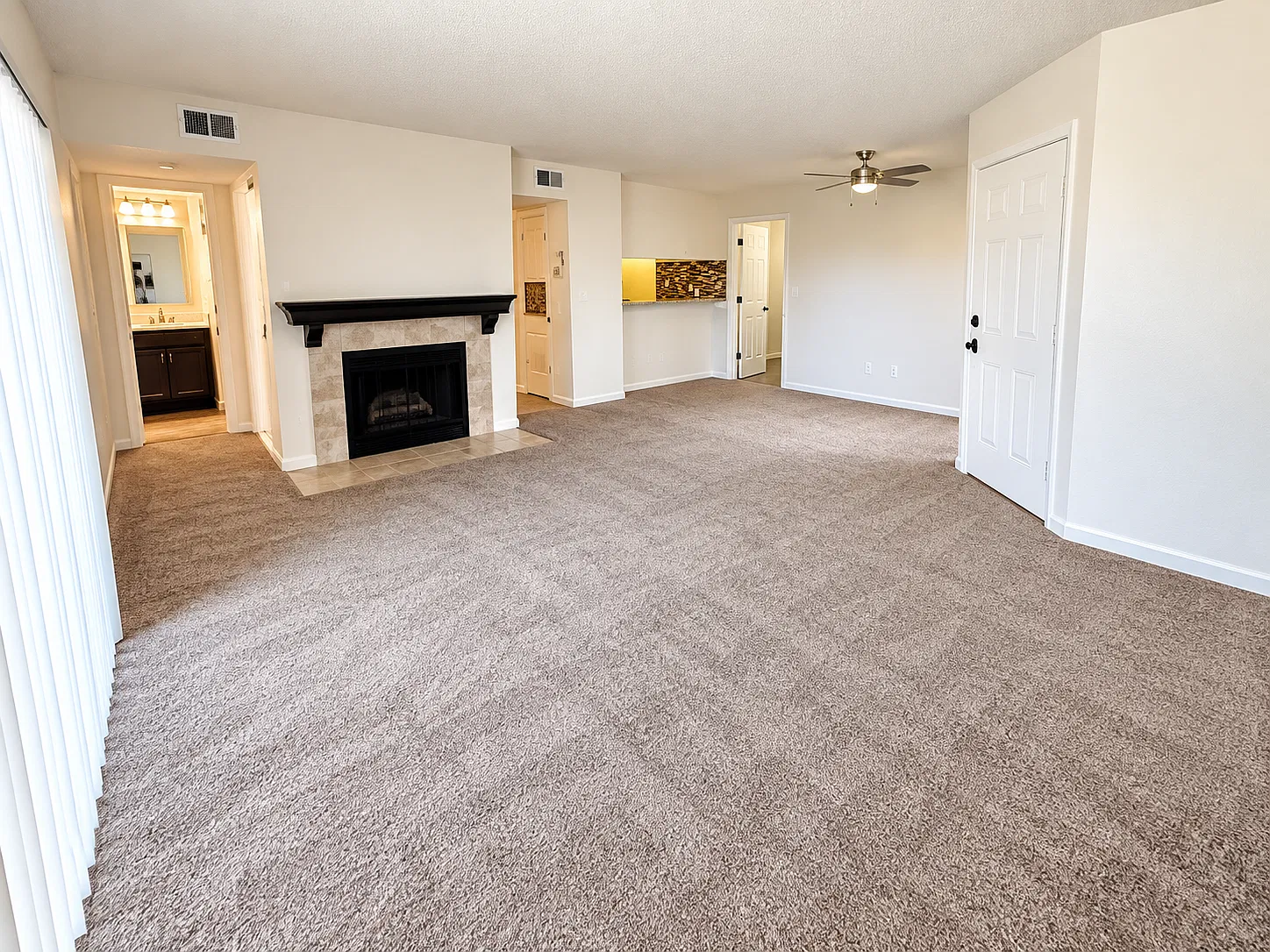 2 bed, 1000 sqft, $1,475 — Photo 1