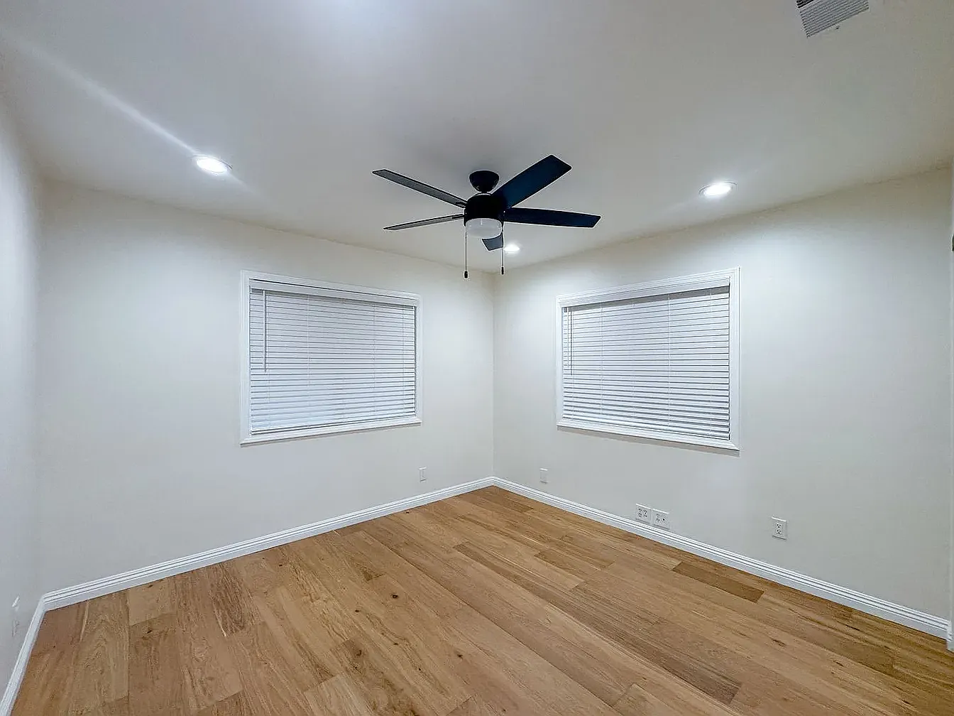 3 bed, 1100 sqft, $3,600 — Photo 4