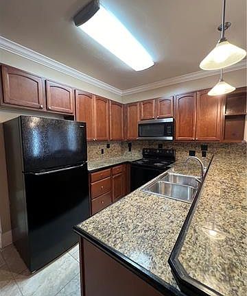 5th image of 4322 Fontainebleau Dr
