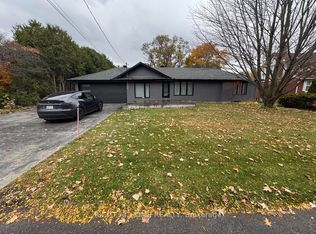 1373 Normandy Cres, Ottawa, ON K2C0N4