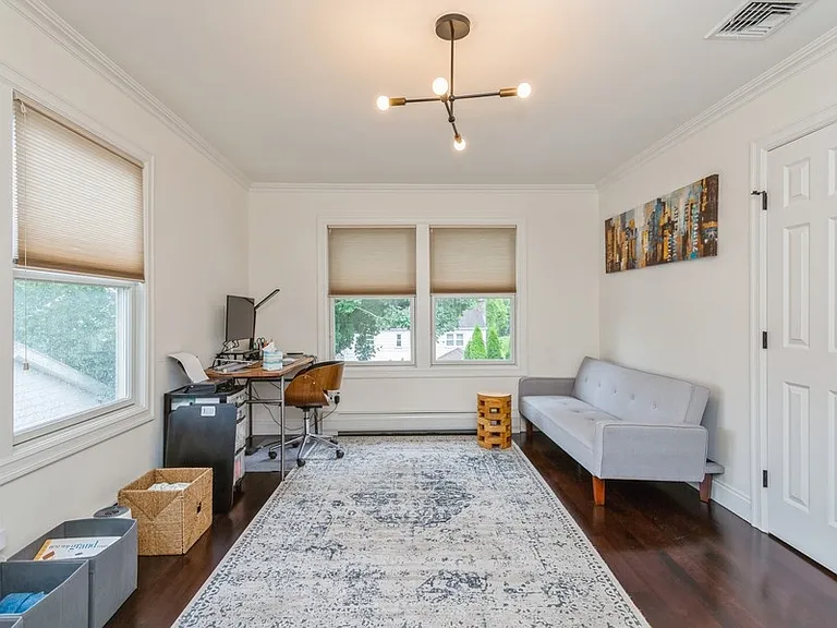 20 Holland Ave — Photo 15