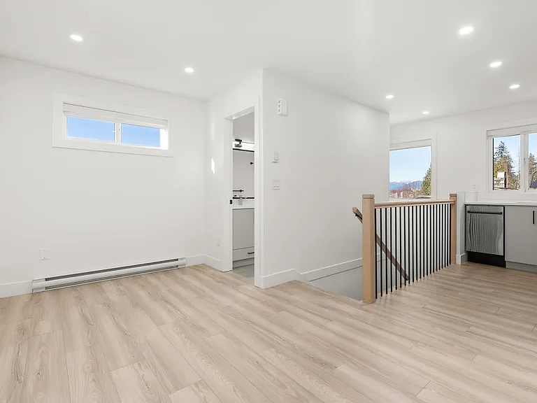 9328 Ebor Rd — Photo 4