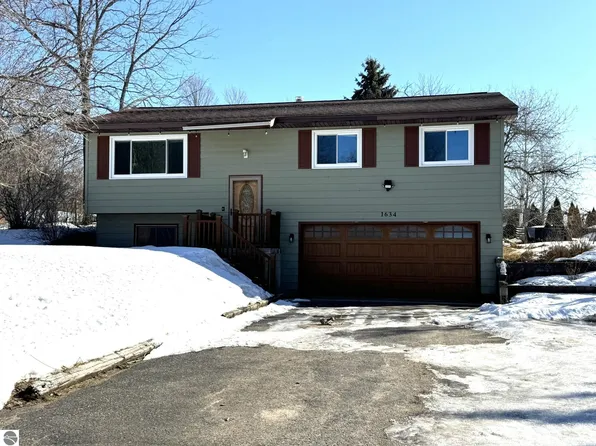 1634 Rasho Rd, Traverse City, MI 49696