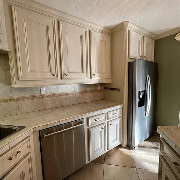 8706 Sandstone Dr — Photo 9