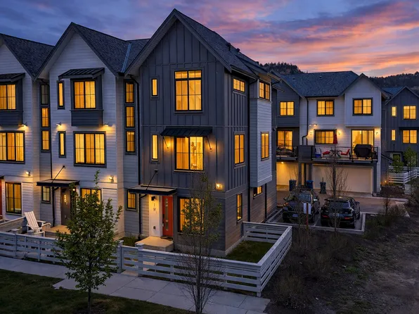 307 Glen Park Dr #19, Kelowna, BC V1V 0H1