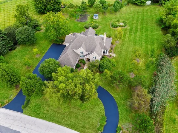 6N721 Foley Ln, St Charles, IL 60175