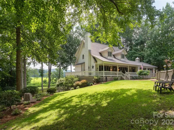 350 Winding Way Ln, Hendersonville, NC 28792