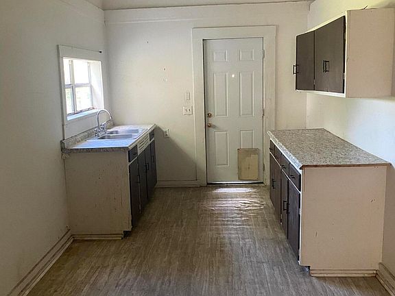 3rd image of 800 OAK Street