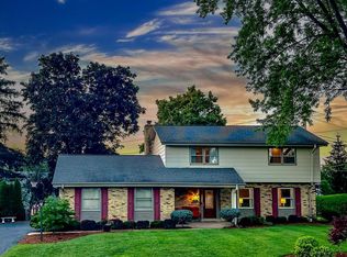 17920 Redvere Dr, Brookfield, WI 53045
