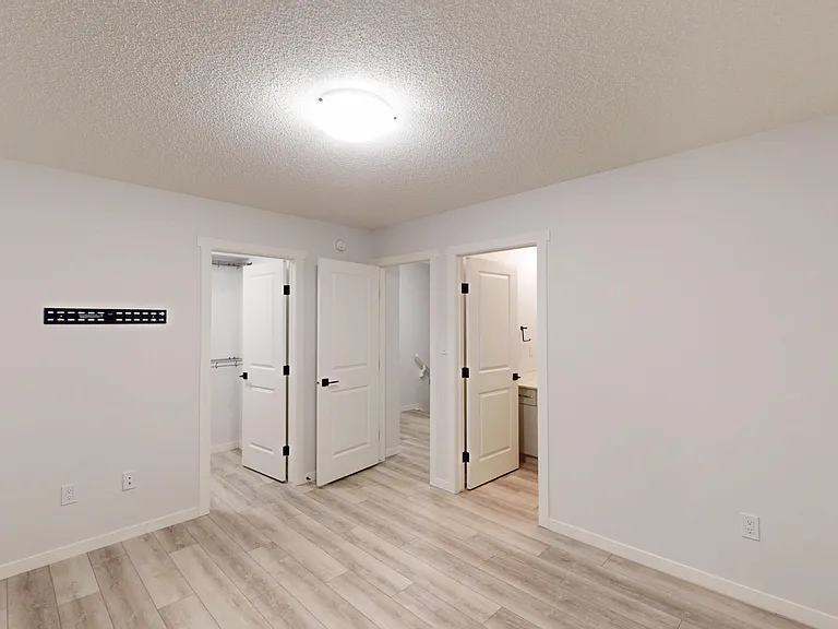 63 McLaughlin Dr — Photo 8