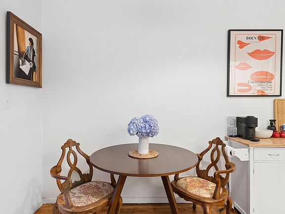 4th image of 23 Waverly Pl APT 2D