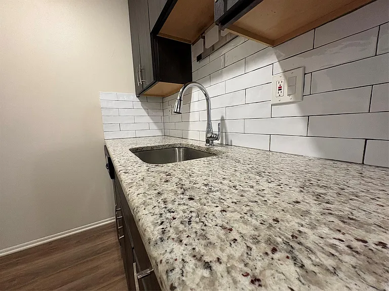 810 Plate St #203 — Photo 5