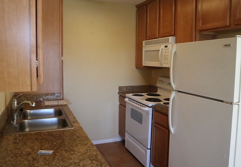 1st image of 3454 Castle Glen Dr Unit 101
