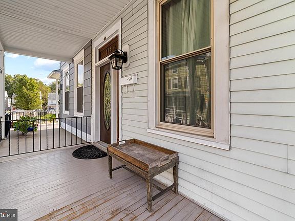 3rd image of 118 Pearl St