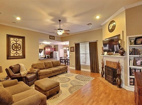 3rd image of 107 Gloria Ct