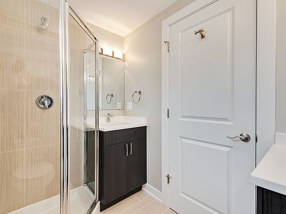 5th image of 1337 W Walton St #3