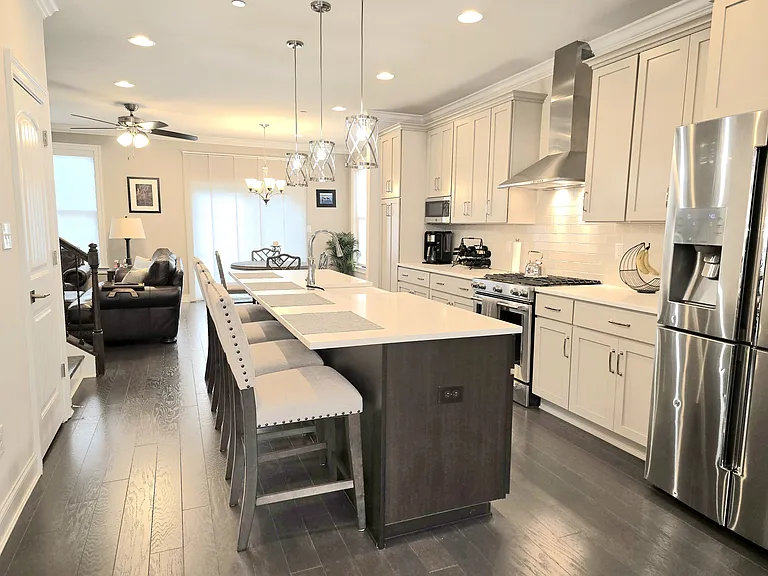 226 Valerie Ln — Photo 2