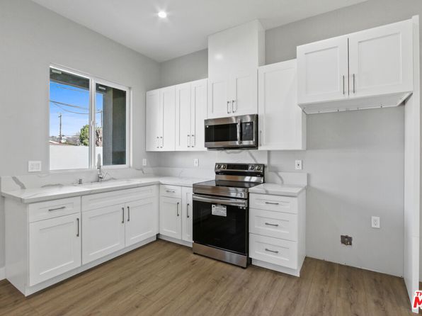2429 W Borchard Ave, Santa Ana, CA 92704