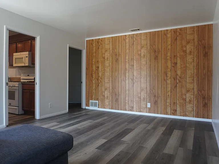 1516 W 21st St — Photo 2