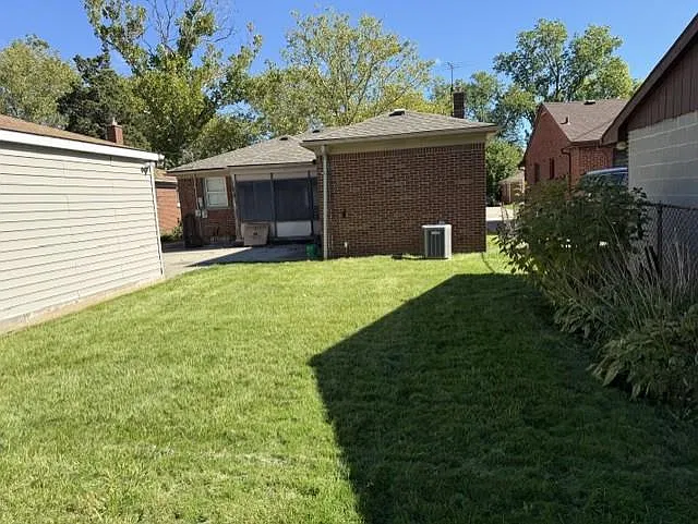 3 bed, 2.5 bath, 1474 sqft, $2,100 — Photo 4