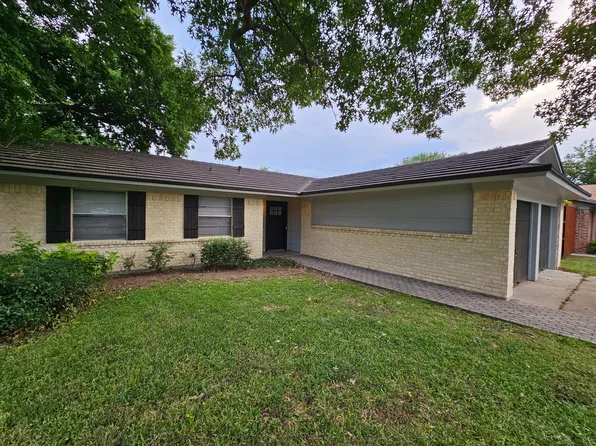 220 Bluebird Cir, Denton, TX 76209