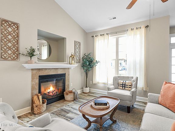 5th image of 113 Sweet Briar Court
