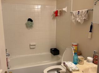 4835 Carriagepark Rd, Fairfax, VA 22032