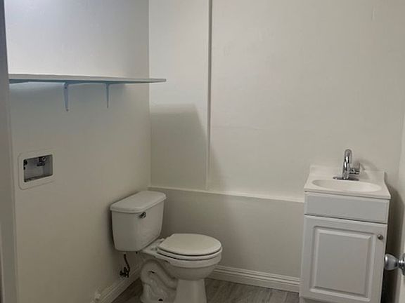 4th image of 1903 Carrere St #A