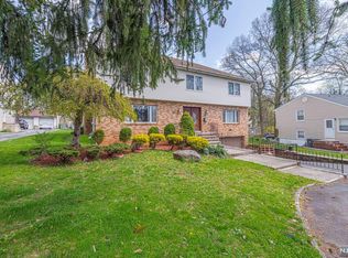 132 W Northfield Rd, Livingston, NJ 07039