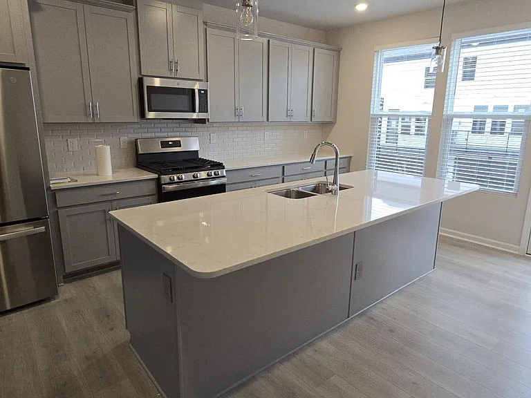 2324 Donnelly Hills Ln — Photo 15