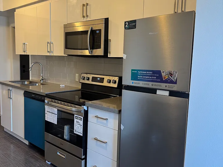 159 Montrose Ave #1 — Photo 2