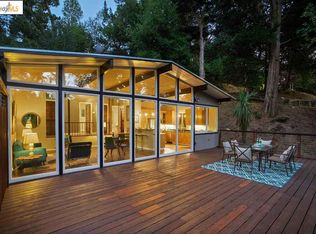 6827 Moore Dr, Oakland, CA 94611