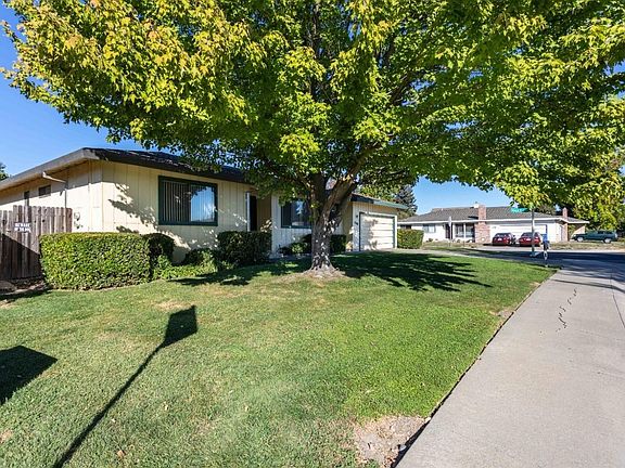 3rd image of 590 Shaw River Way